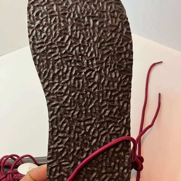 NWT BCTEX Coll Gladiator Woven Gladiator Sandals in burgundy size 9 - Picture 4 of 6